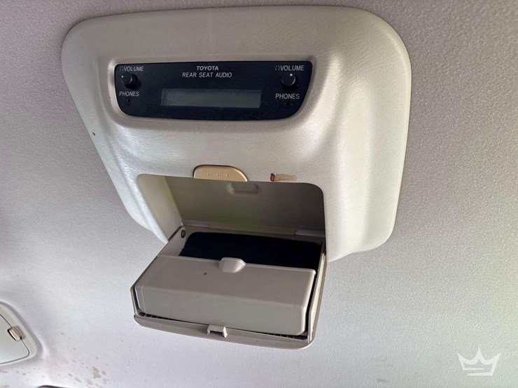 2005-toyota-sienna-image-19