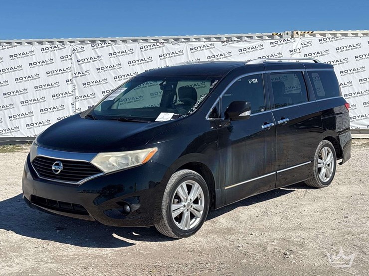 2015-nissan-quest-image-1