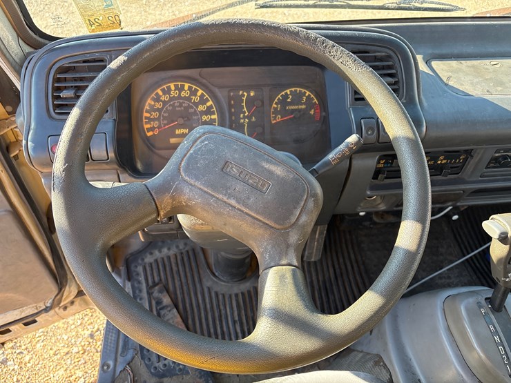 2007-isuzu-nqr-image-13