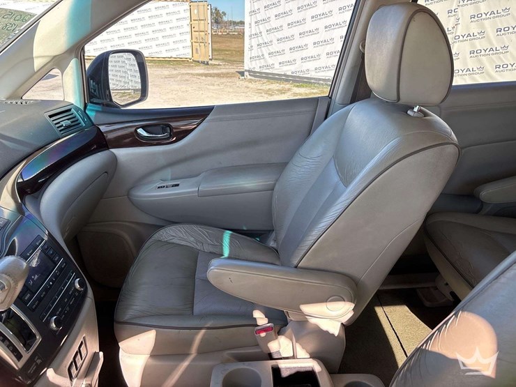 2015-nissan-quest-image-22