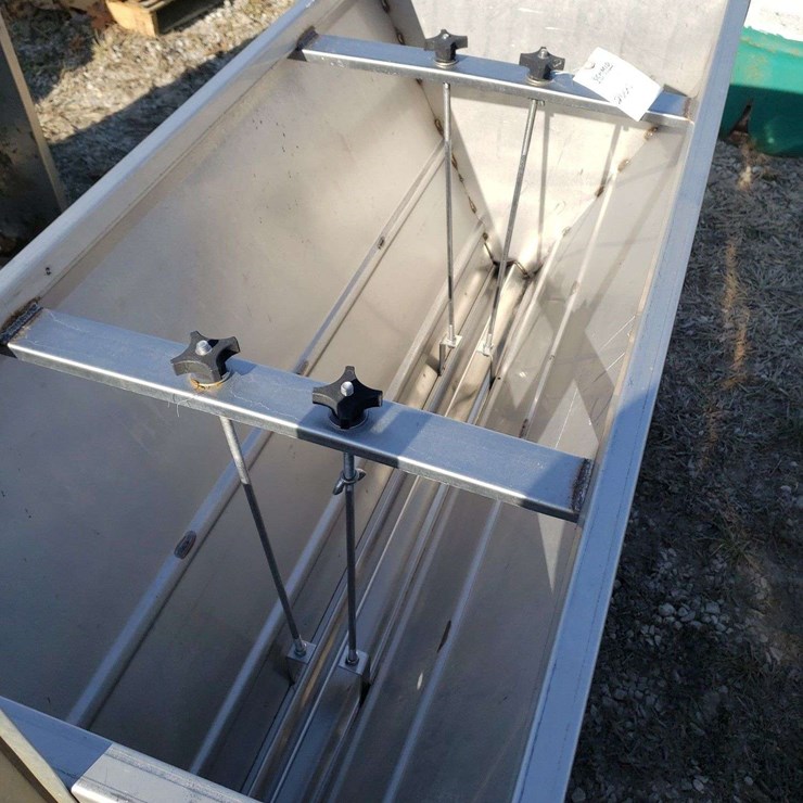 8 Hole Stainless Steel Hog feeder with water pipe