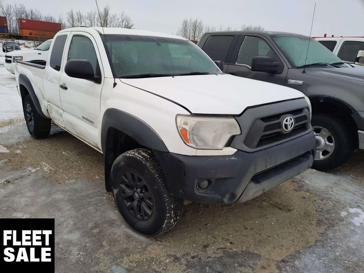 2015-toyota-tacoma-image-2