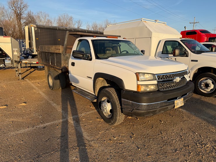 2005-chevrolet-3500-image-4
