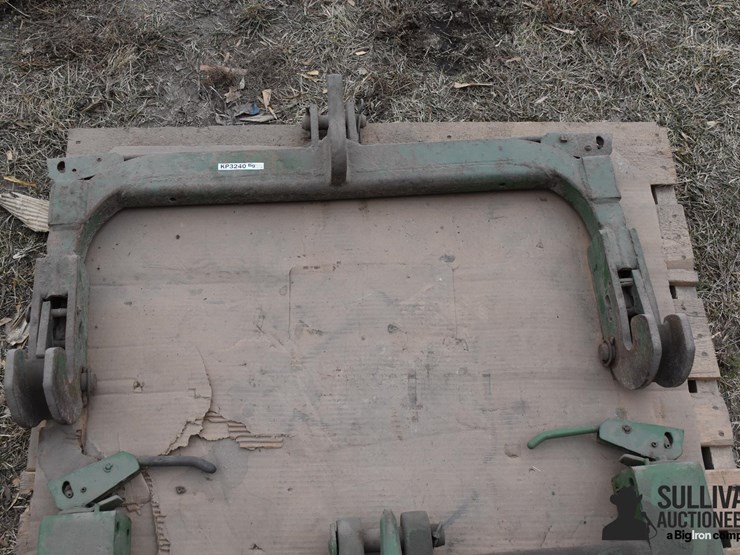 john-deere-quick-hitch-image-1