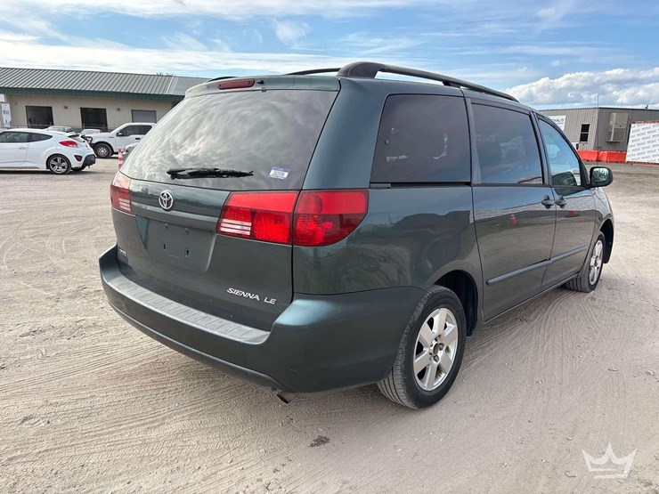 2005-toyota-sienna-image-3