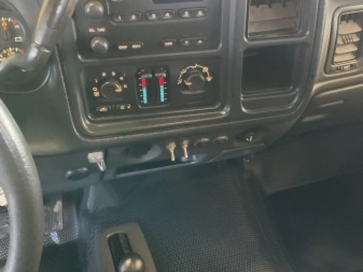 2006-chevrolet-silverado-1500-image-19