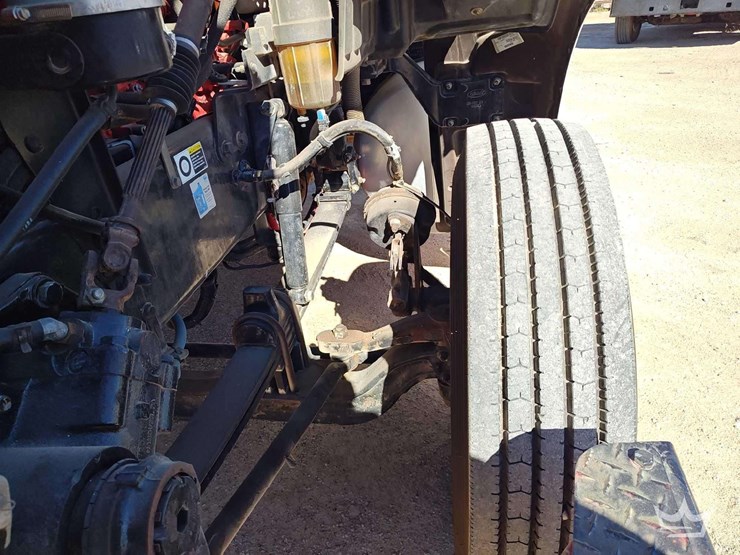 2015-peterbilt-567-image-38