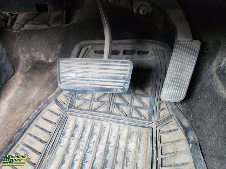 2011-chevrolet-silverado-1500-image-24