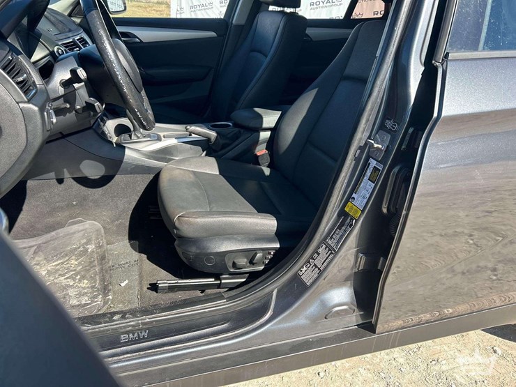 2014-bmw-28i-awd-suv-image-12