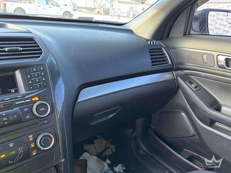 2017-ford-explorer-image-18