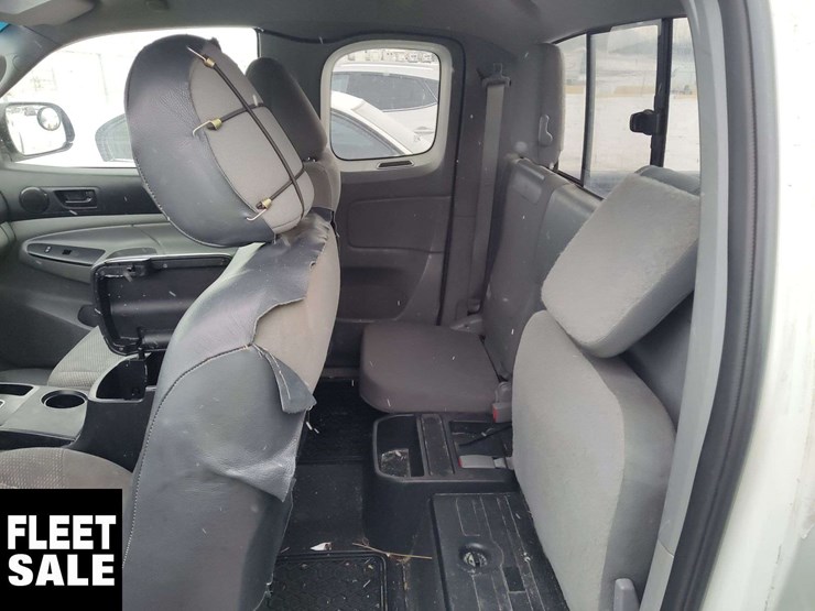 2015-toyota-tacoma-image-11