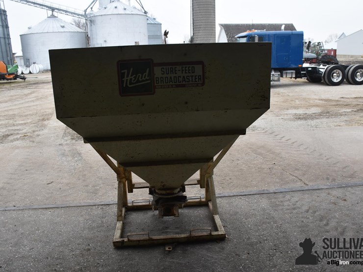 herd-sure-feed-spreader-image-2