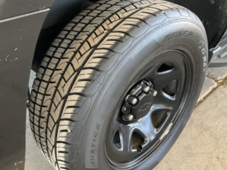 2018-chevrolet-tahoe-image-8