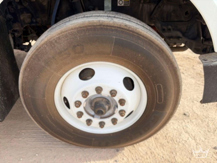 2015-peterbilt-567-image-26