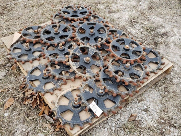 24-yetter-twister-left-hand-cast-iron-closing-wheels-image-1