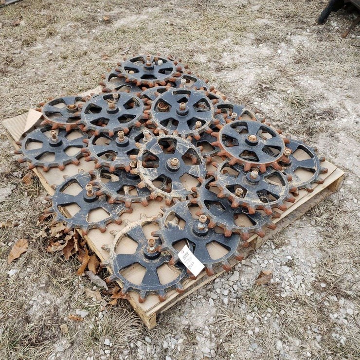 24 Yetter Twister Left-Hand Cast-Iron Closing Wheels