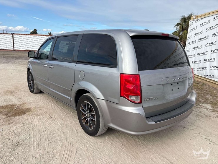 2015-dodge-grand-caravan-image-4