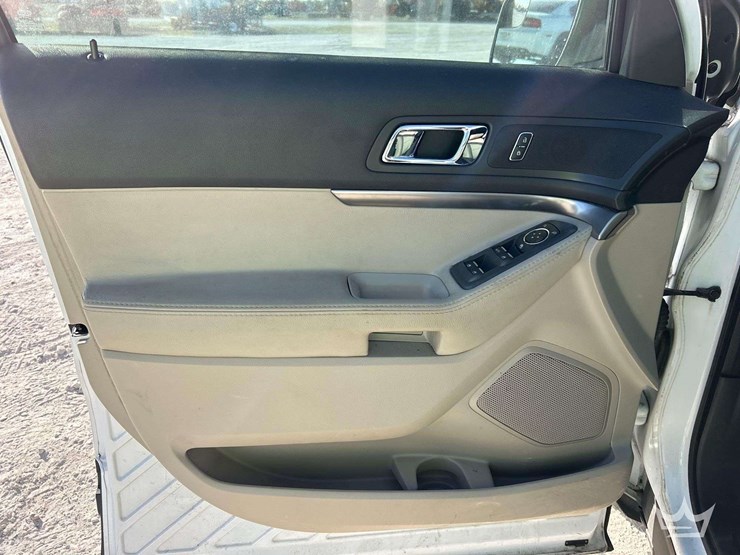 2013-ford-explorer-image-12