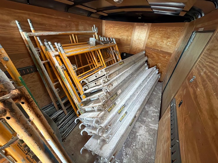 2013-forest-river-trailer-with-scaffolding-contents-image-12