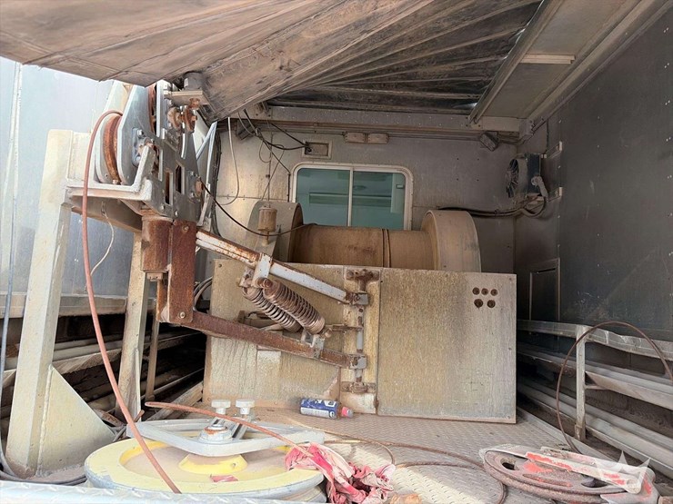 2009-international-7300-image-30