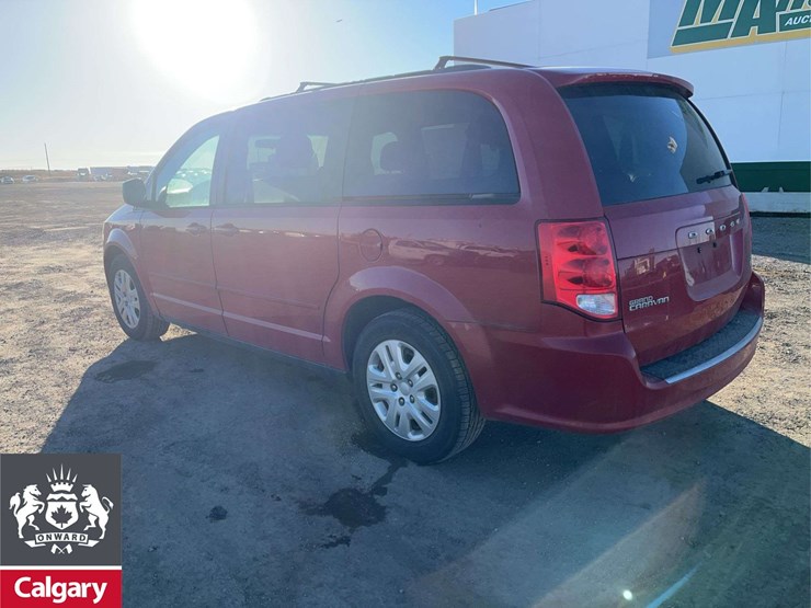 2014-dodge-grand-caravan-sxt-image-3