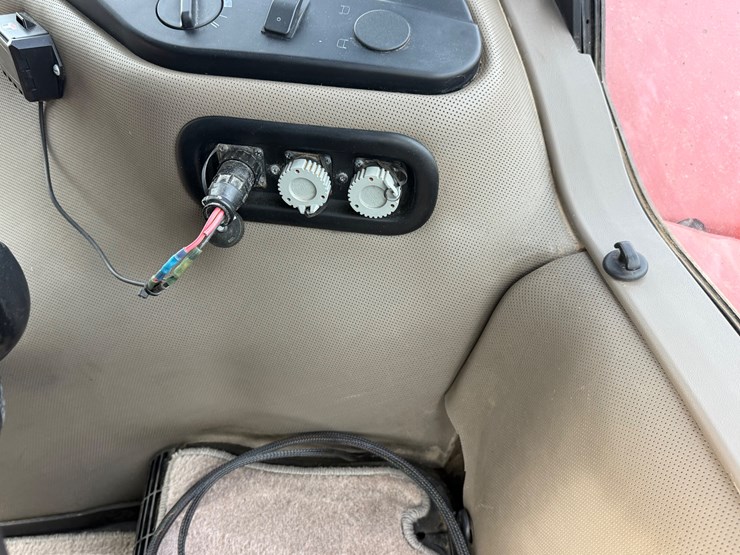 2012-case-ih-magnum-340-image-45