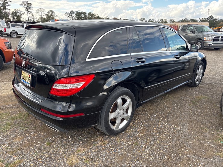 #30147-•-2011-mercedes-benz-r350-image-3