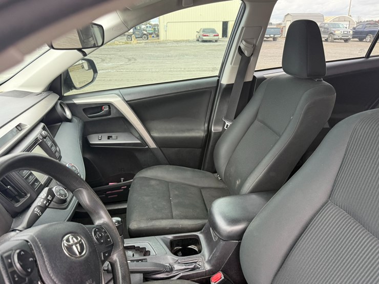 2018-toyota-rav4-image-35