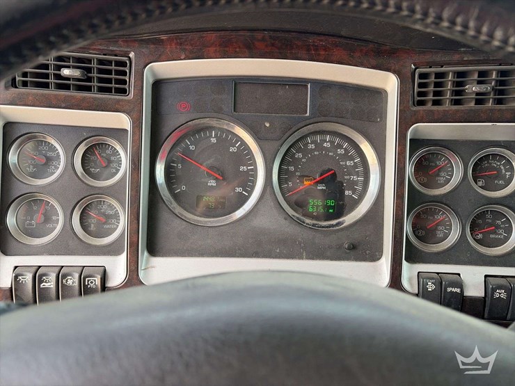 2011-kenworth-w900-image-16