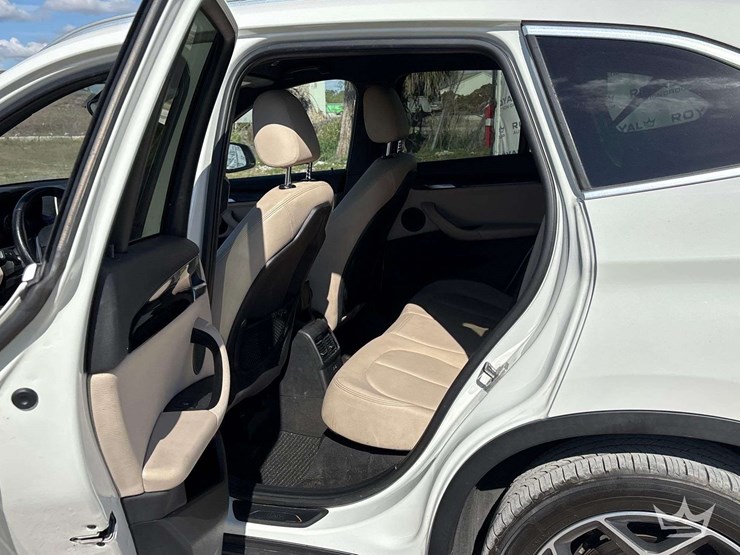 2018-bmw-x1-28i-suv-image-18