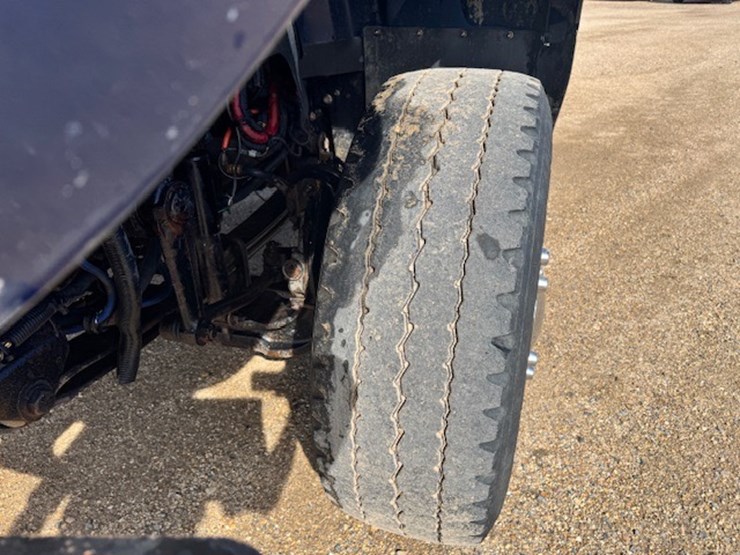 2015-international-7600-image-30