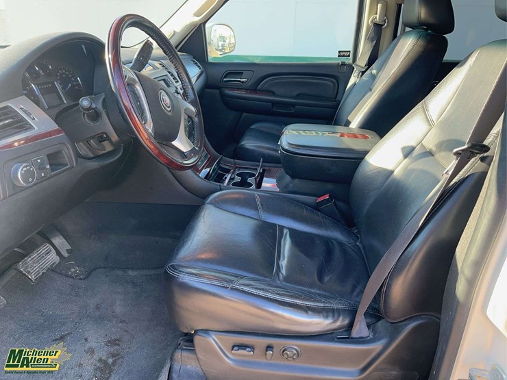 2007-cadillac-escalade-image-14