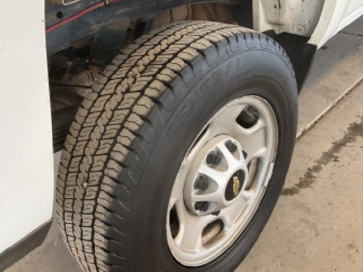 2015-chevrolet-silverado-2500-image-8