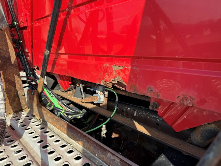 2011-volvo-10-image-29