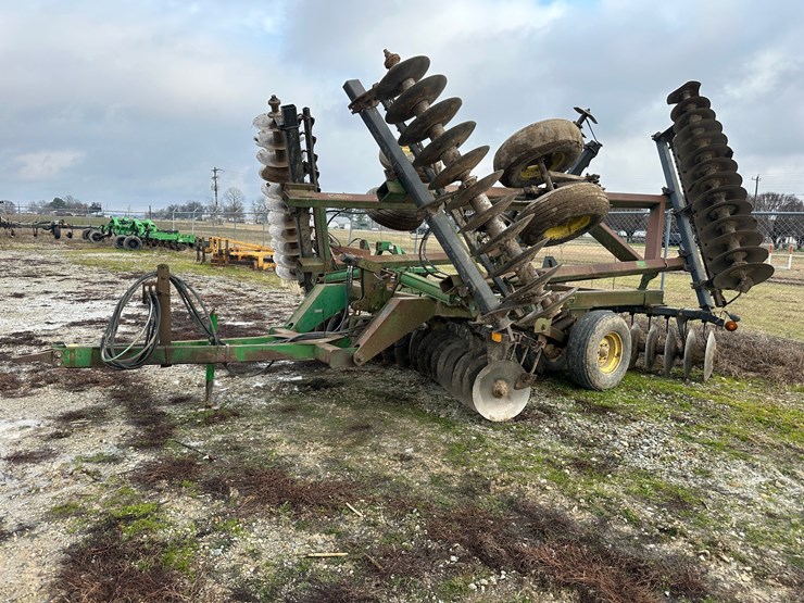 john-deere-630-image-1