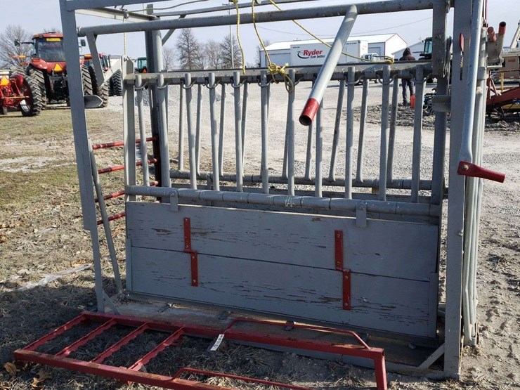 cattle-squeeze-chute-image-2