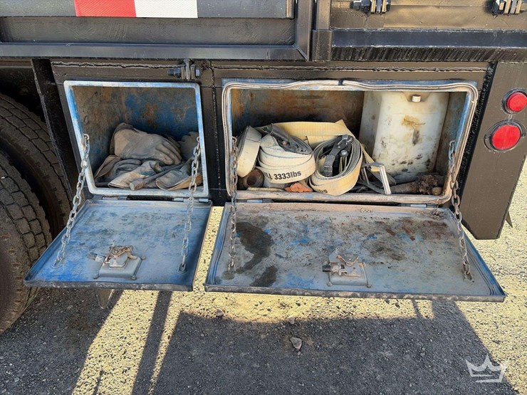 2015-peterbilt-348-image-25