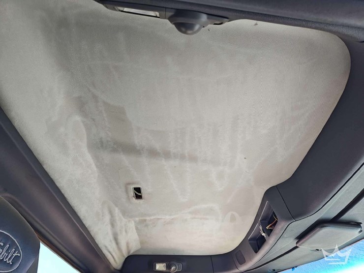 2015-peterbilt-567-image-33