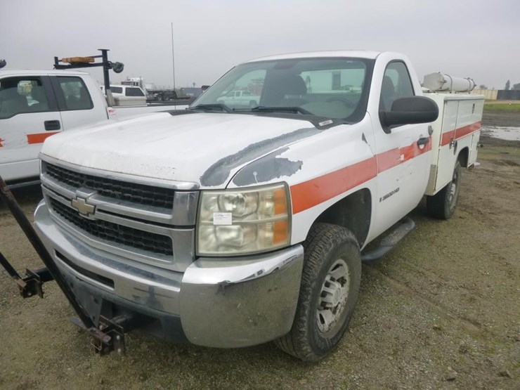2009-chevrolet-3500hd-image-1