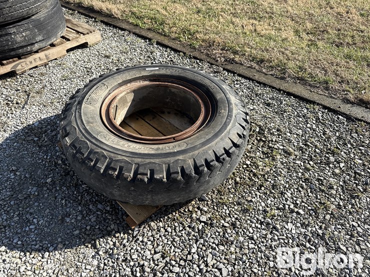 trans-cross-bar-9.00-20-truck-tire-&-rim-image-1