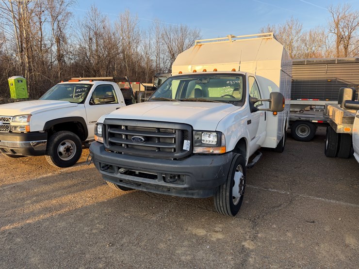 2004-ford-f550-image-1