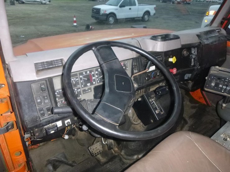 1999-international-4900-image-8