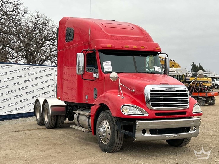 2007-freightliner-columbia-120-image-4