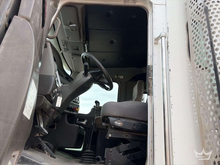 2014-kenworth-t800-image-14