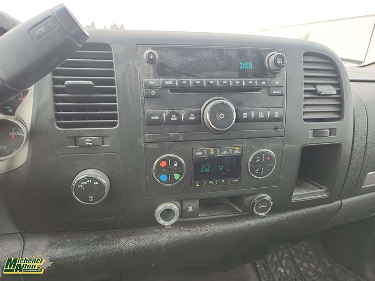 2011-chevrolet-silverado-1500-image-22