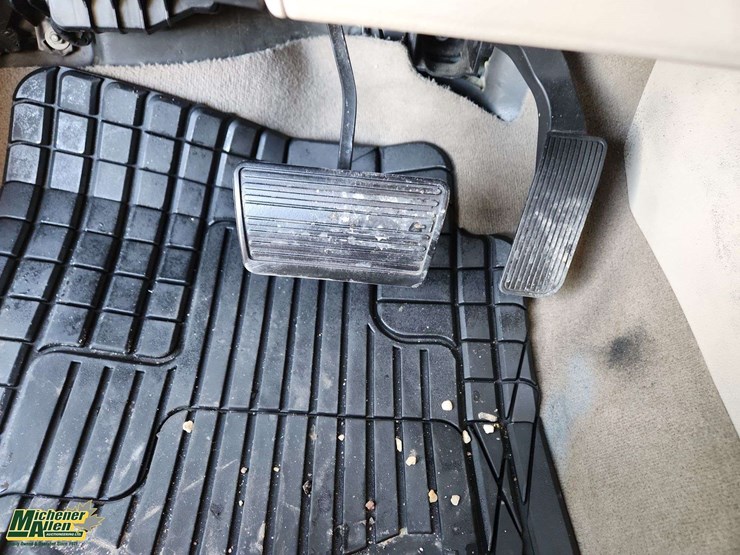 2015-cadillac-escalade-image-24