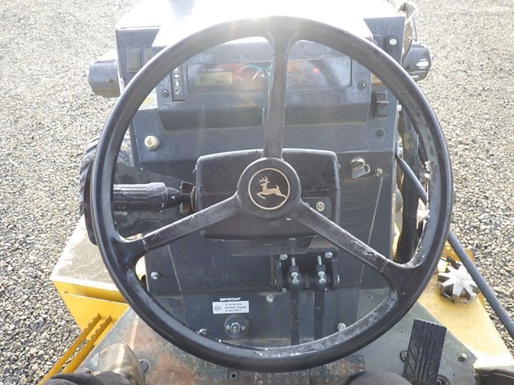 john-deere-210-image-23