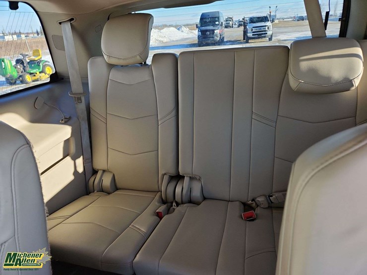 2015-cadillac-escalade-image-23