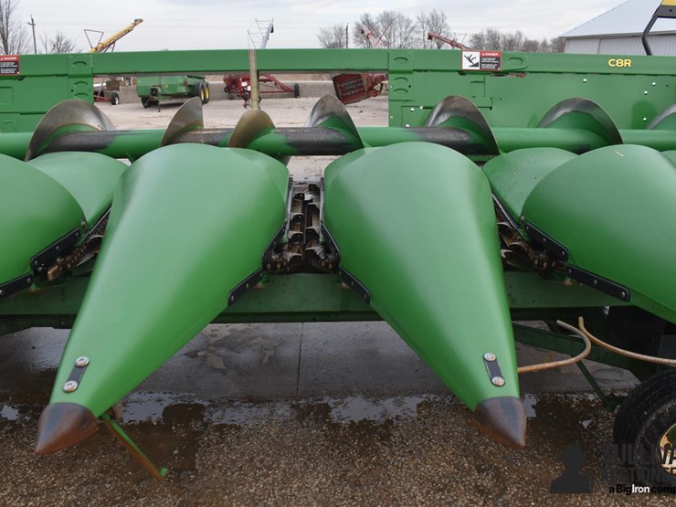 2024-john-deere-c8r-image-19