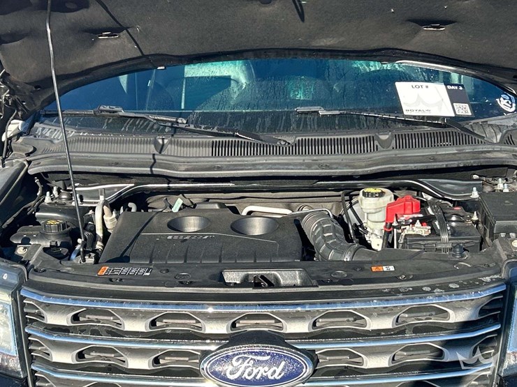 2016-ford-explorer-image-7